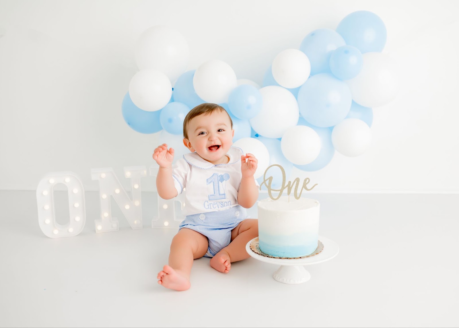 cake smash first birthday shoot