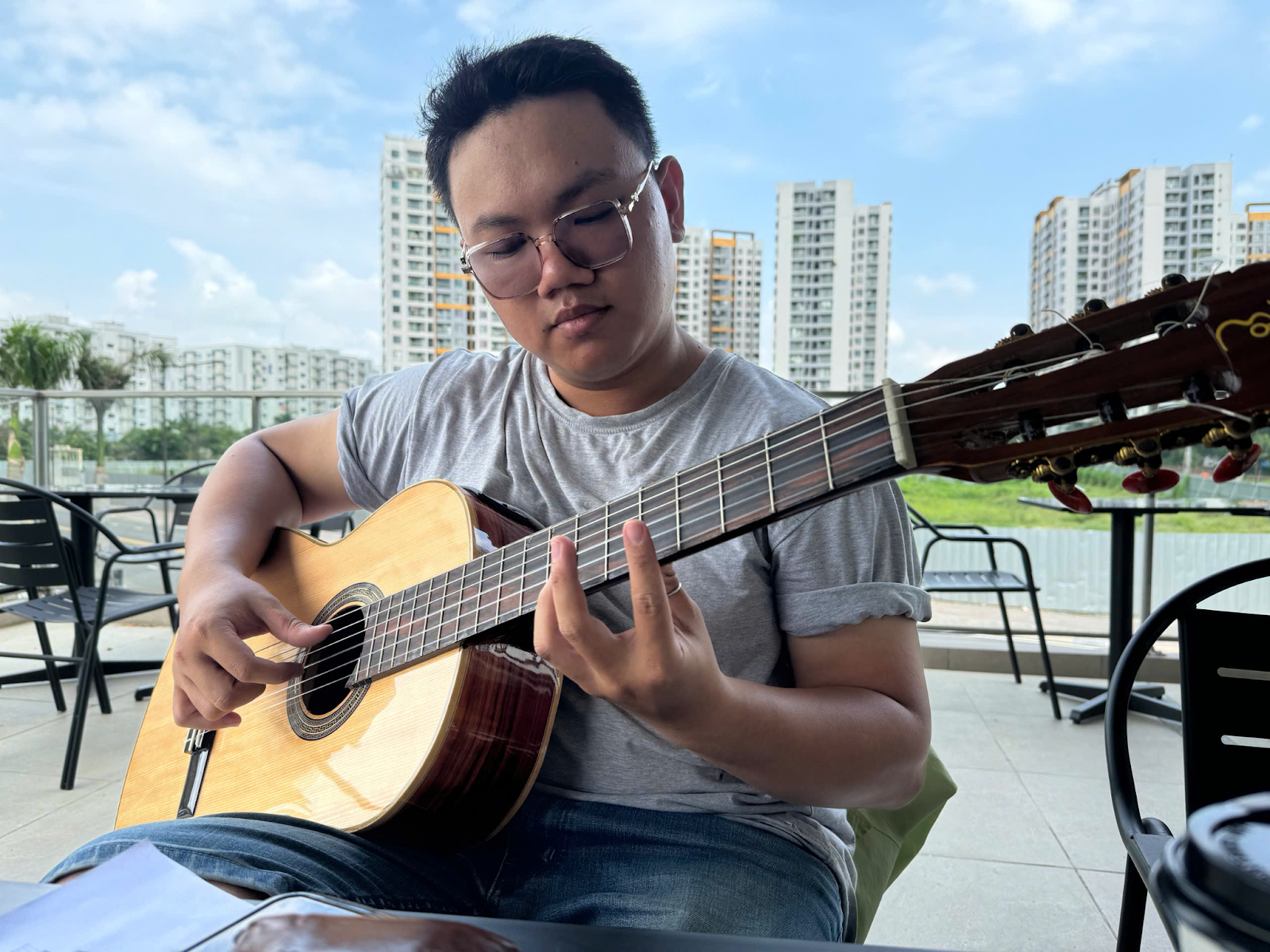 Guitar điện là gì?