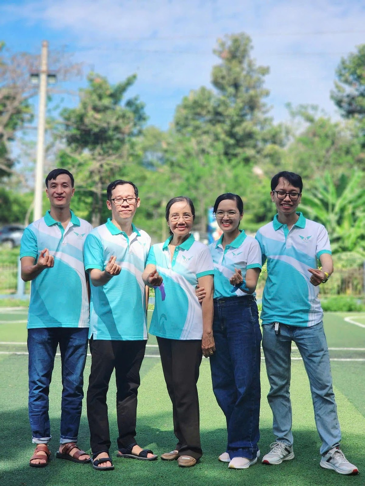A group of people in matching shirts

AI-generated content may be incorrect.