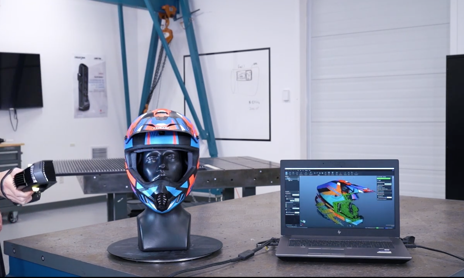 3D SCANNING A MOTORSPORTS HELMET USING Go!SCAN SPARK 3D