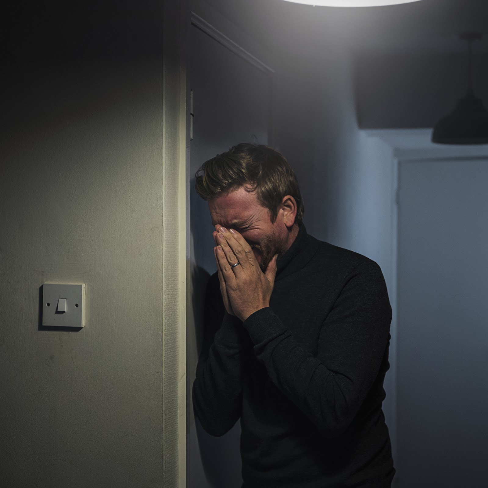 A man who has lost everything crying | Source: Getty Images