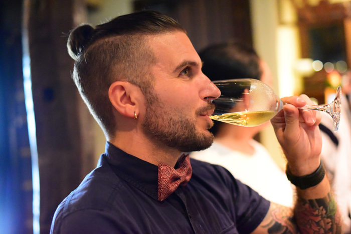  How to choose the right bow tie for a wedding?