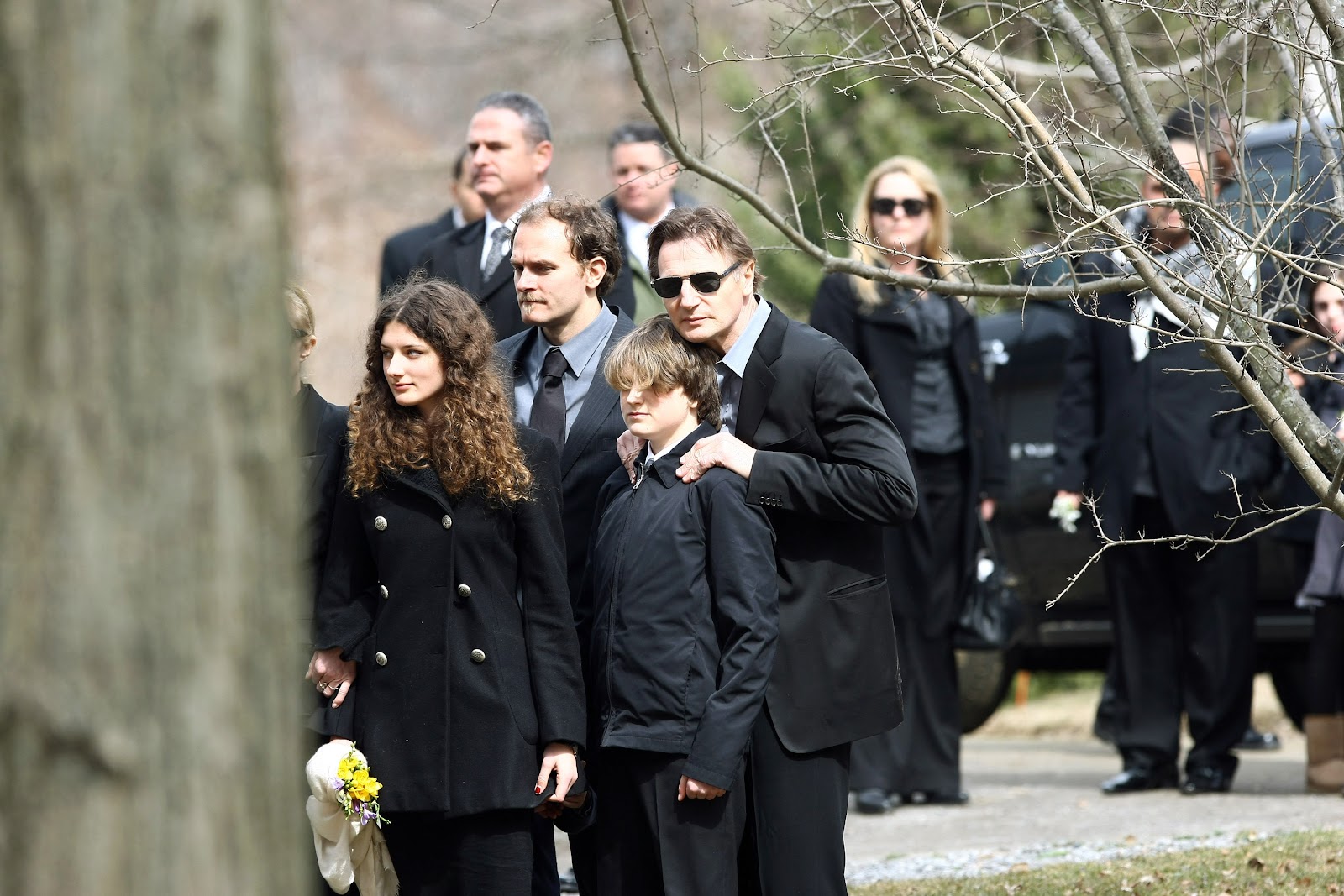 The actor with his son and other family members arrive for his wife's funeral | Source: Getty Images