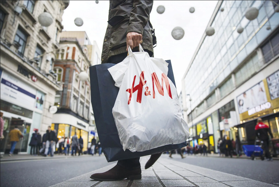HM táska ami a fast-fashion kultúrát testesíti meg