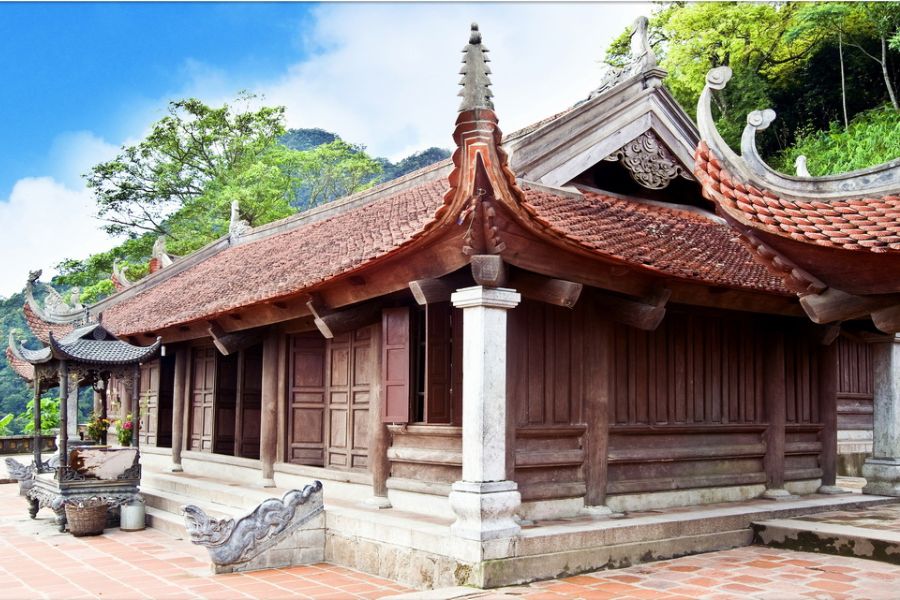 Truc Lam Yen Tu Zen Monastery showcases the traditional architectural style of Vietnamese Buddhism. 