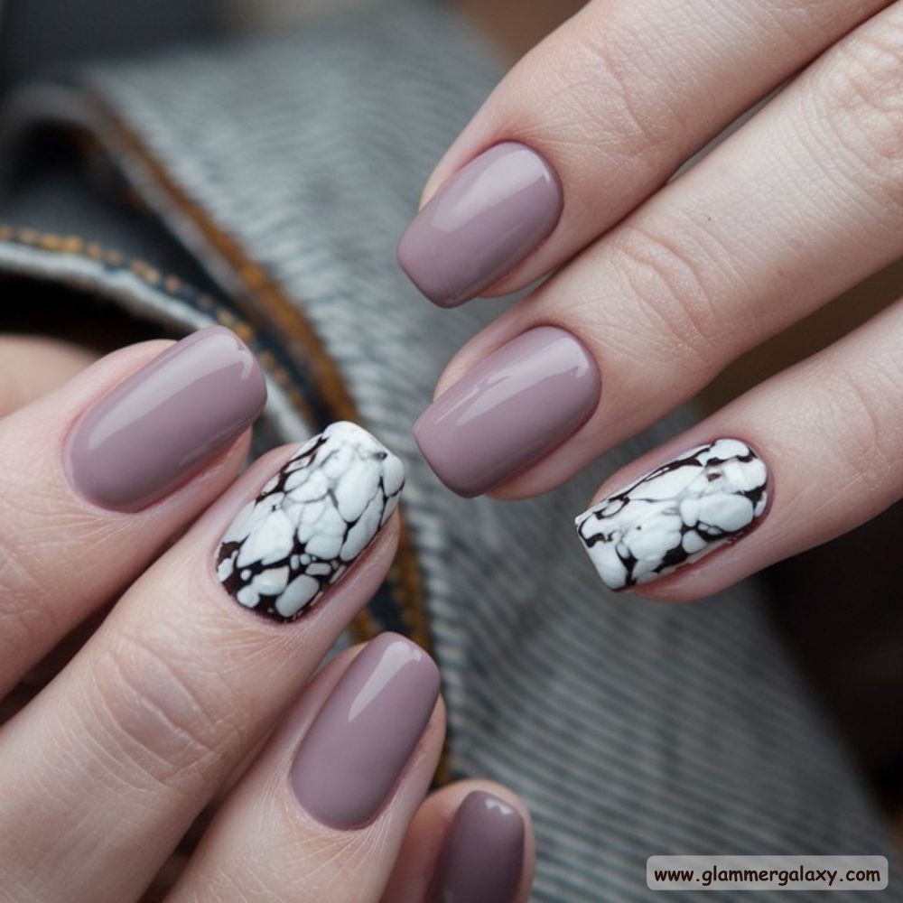 Neutral Fall Nails having Luxurious Marble Effect





