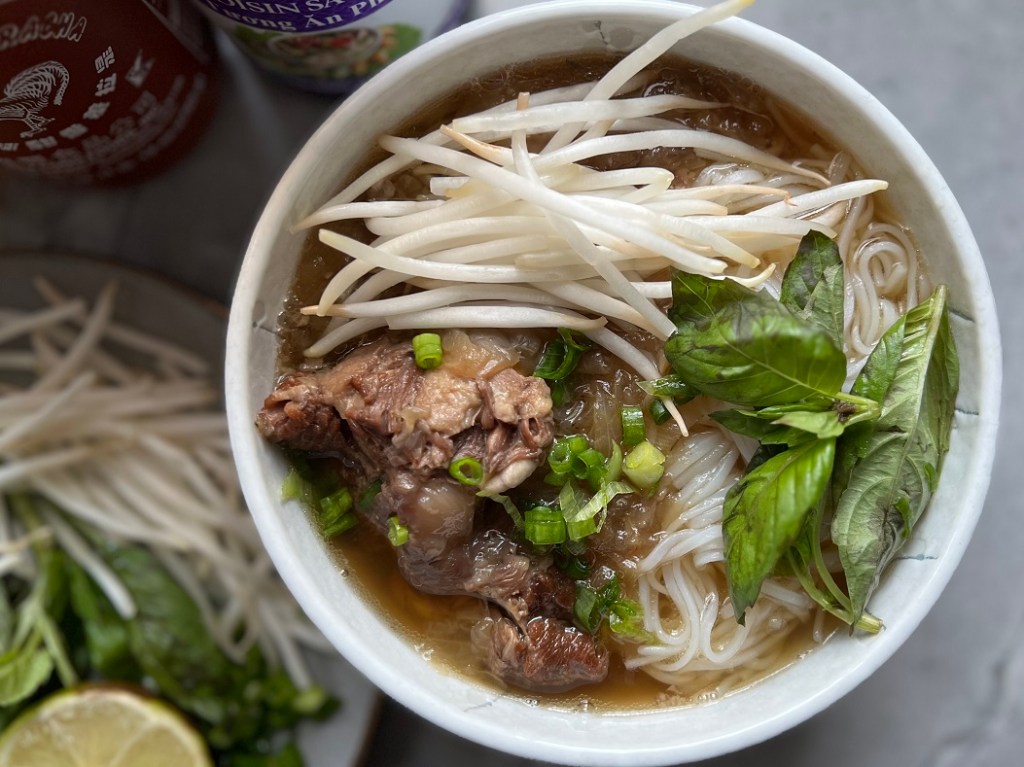 Oxtail Pho Instant Pot Pressure Cooker Recipe (越南牛尾湯麵)