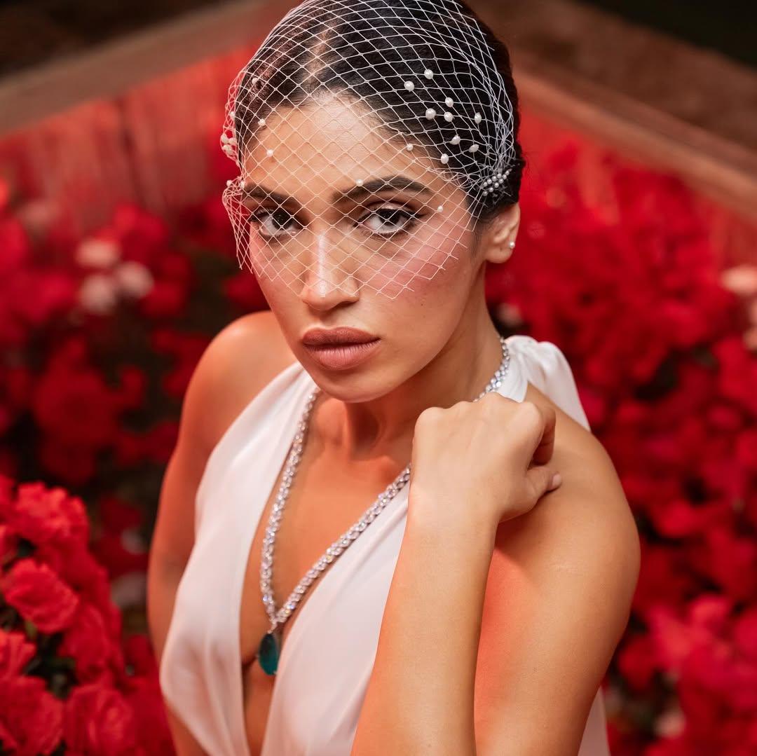 A person wearing a white dress and a veil

AI-generated content may be incorrect.