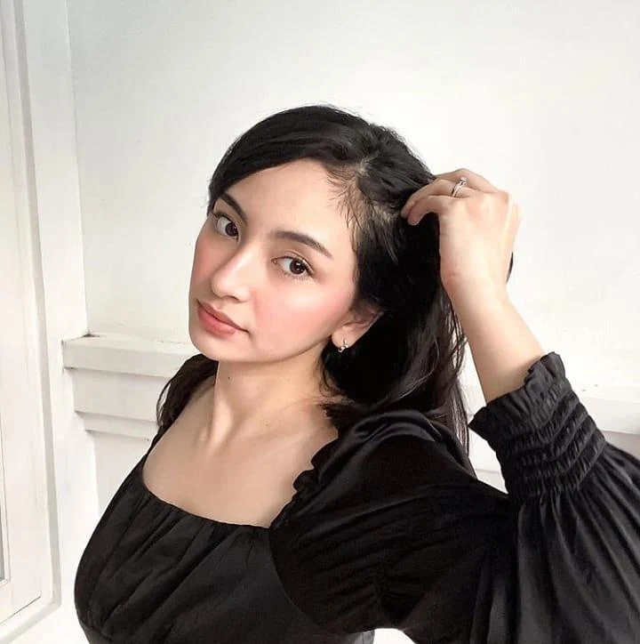 Cewek Menggoda yang Membuatmu Tidak Bisa Berhenti Memikirkan, cewek menggoda, memikirkan terus, gadis panas