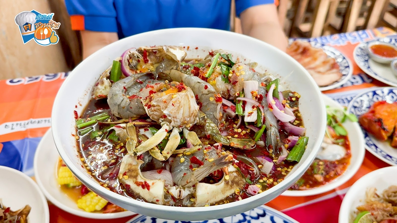 เหลาทะเลจานใหญ่ เนื้อปูสดๆ กุ้งเด้งหวานฉ่ำ เห็นแล้วน้ำลายสอ