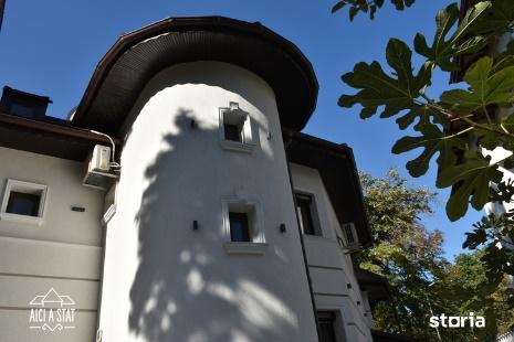 A building with a curved roof

Description automatically generated