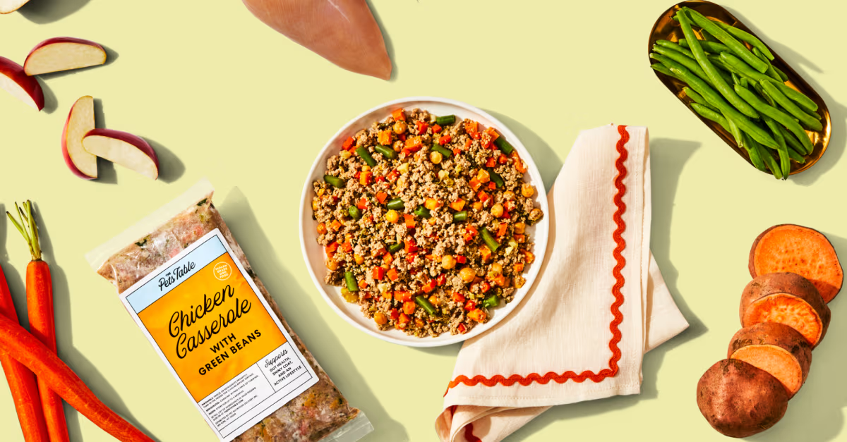 Pets Table Chicken Casserole ingredients and packaging.