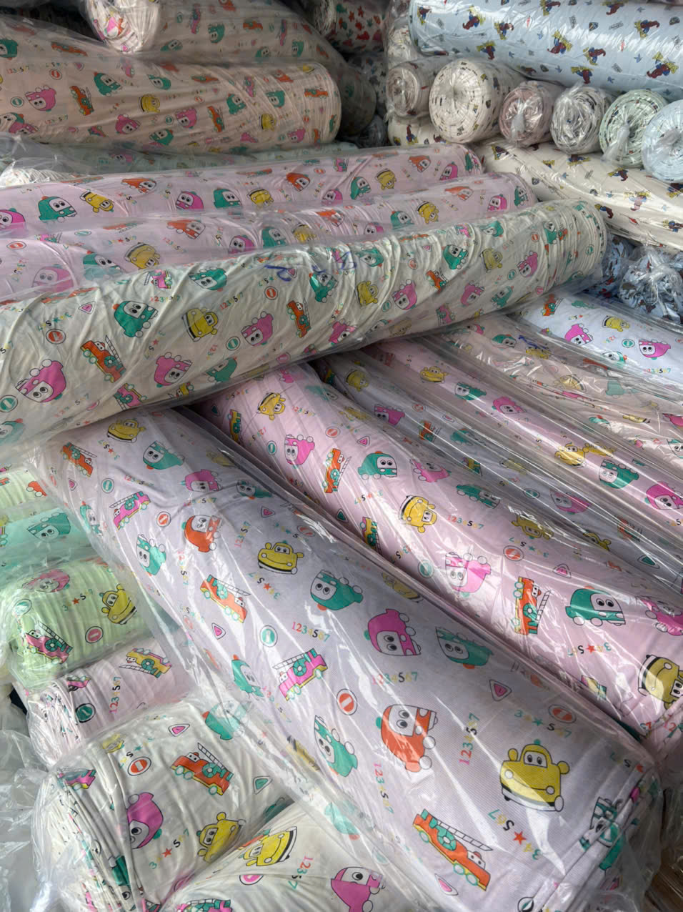 Xưởng in gia công trên mọi chất liệu vải – Giải pháp tối ưu cho sản phẩm in ấn chất lượng