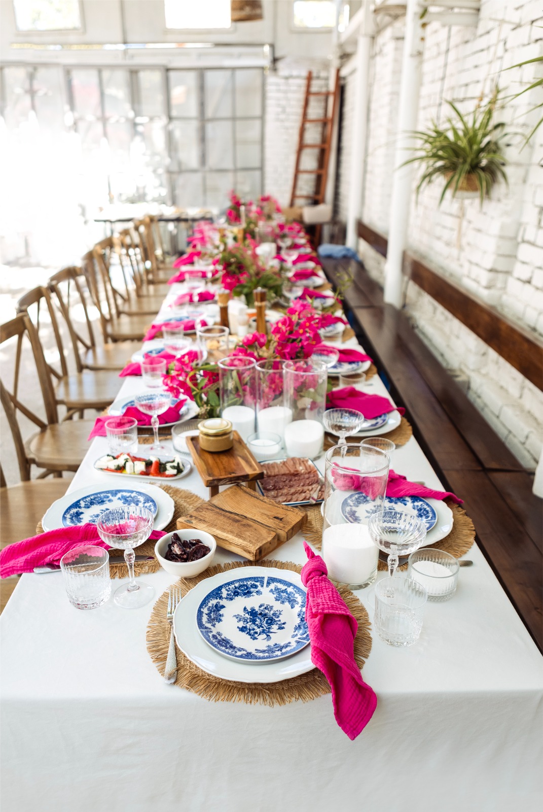 Luxurious Chinoiserie Wedding Decor with chinoiserie-patterned tableware and blush-toned florals in an estate venue