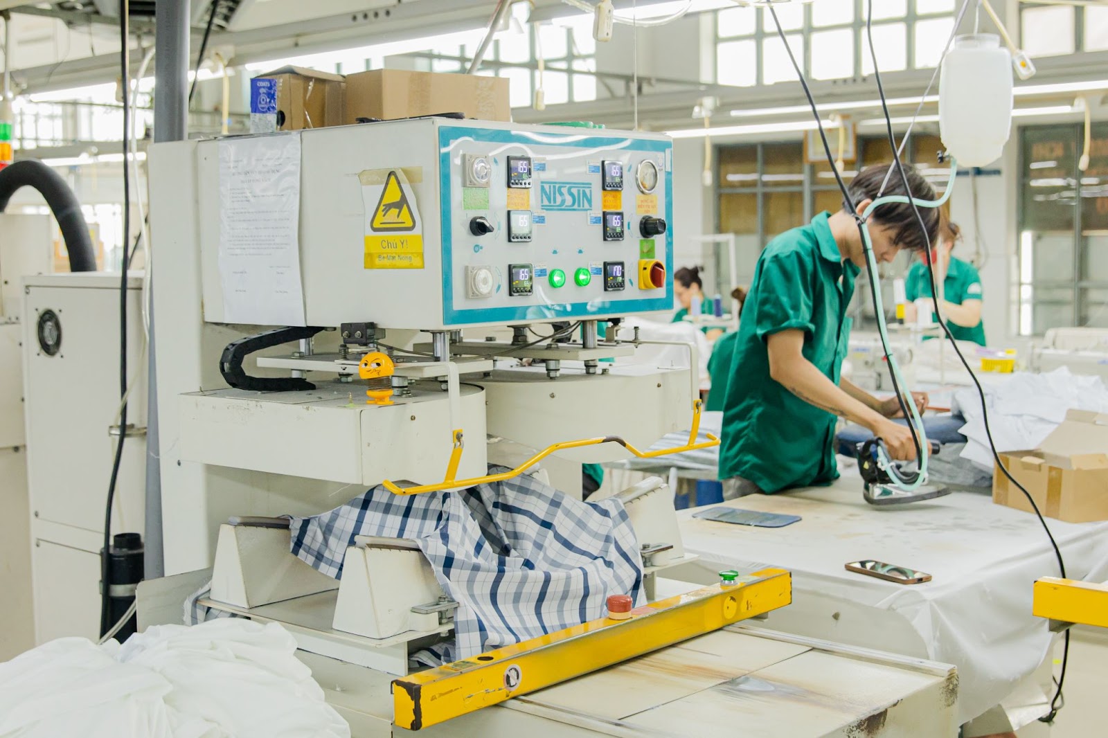 Máy dệt kim tại nhà máy may K&G