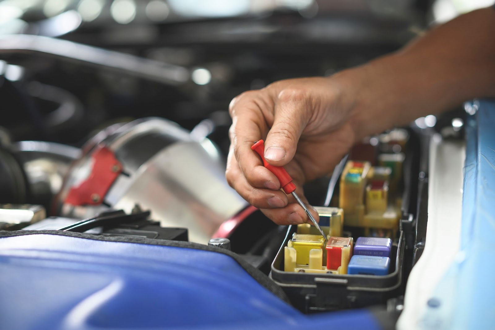 Kegunaan Relay pada Mobil Kecil Mewah