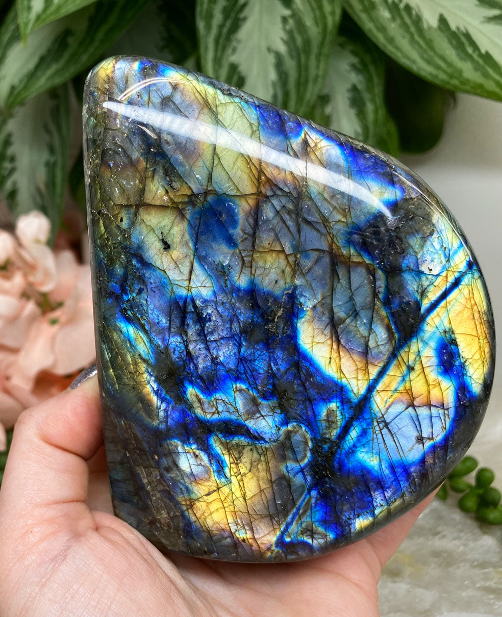 Labradorite meaning