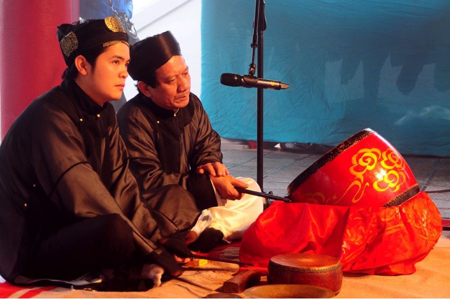 Chau Van music is an essential element of the Hau Dong ritual.