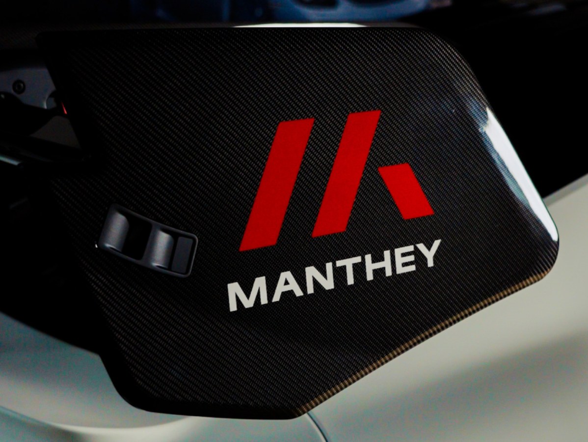 Porsche Centre Abu Dhabi installs Manthey kit on 911 GT3 RS, enhancing aerodynamics, handling, and track performance with advanced upgrades. 