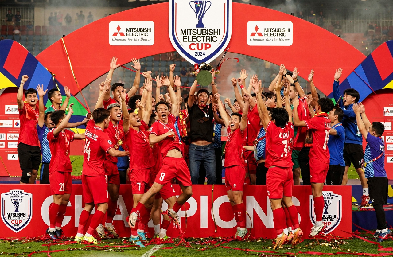 Việt nam đánh bại tháo lan, lên ngôi vô địch aff cup 2024.