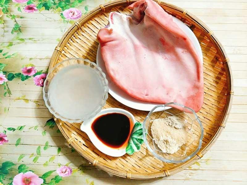 Tai heo cuộn bắp bò