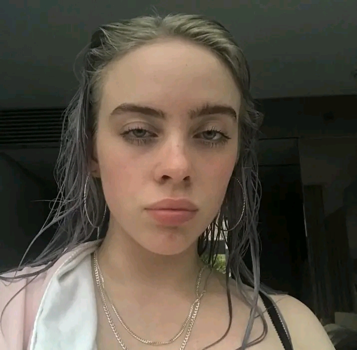 Billie Eilish photo 