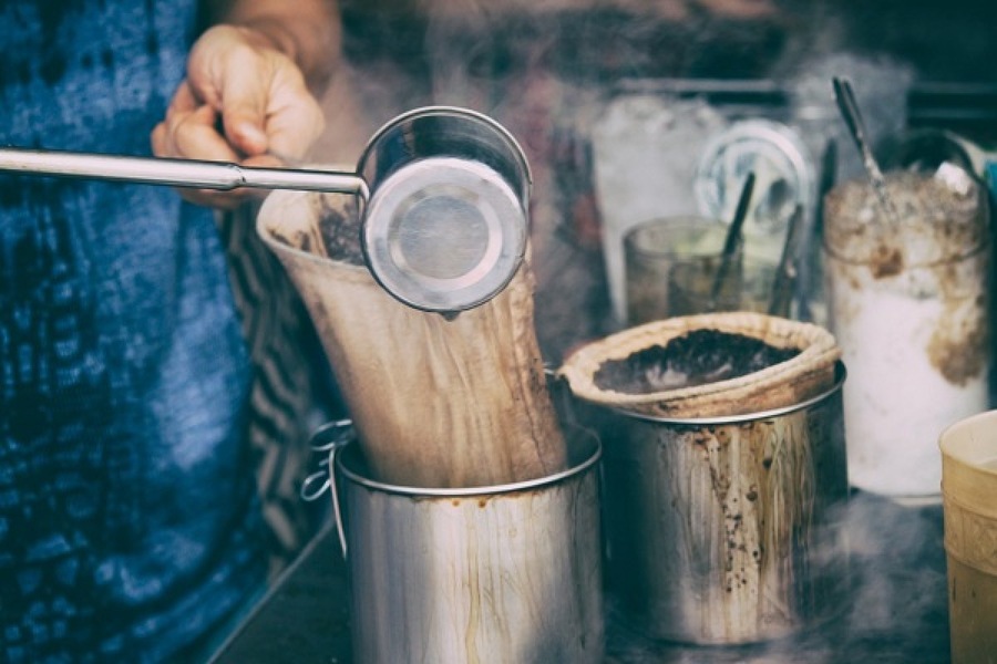 Coffee is typically cooked in a pot and wrapped in a towel in Southern Vietnam. Source: Travel News 24h 