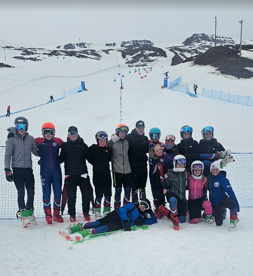 A group of people posing for a photo
AI-generated content may be incorrect.