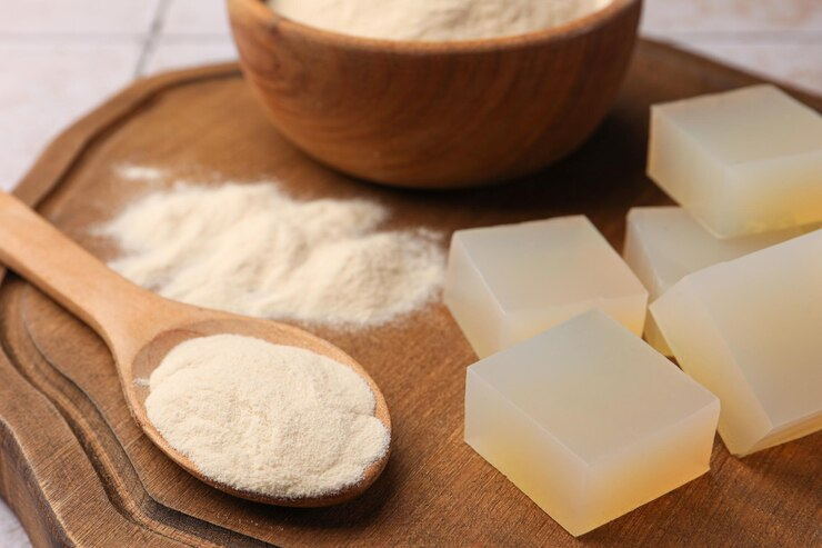 Gelatin powder and solid gelatin blocks