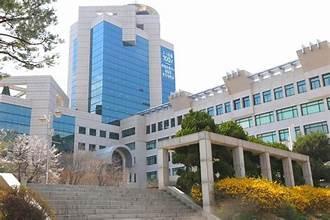 A building with a staircase and a walkway

AI-generated content may be incorrect.