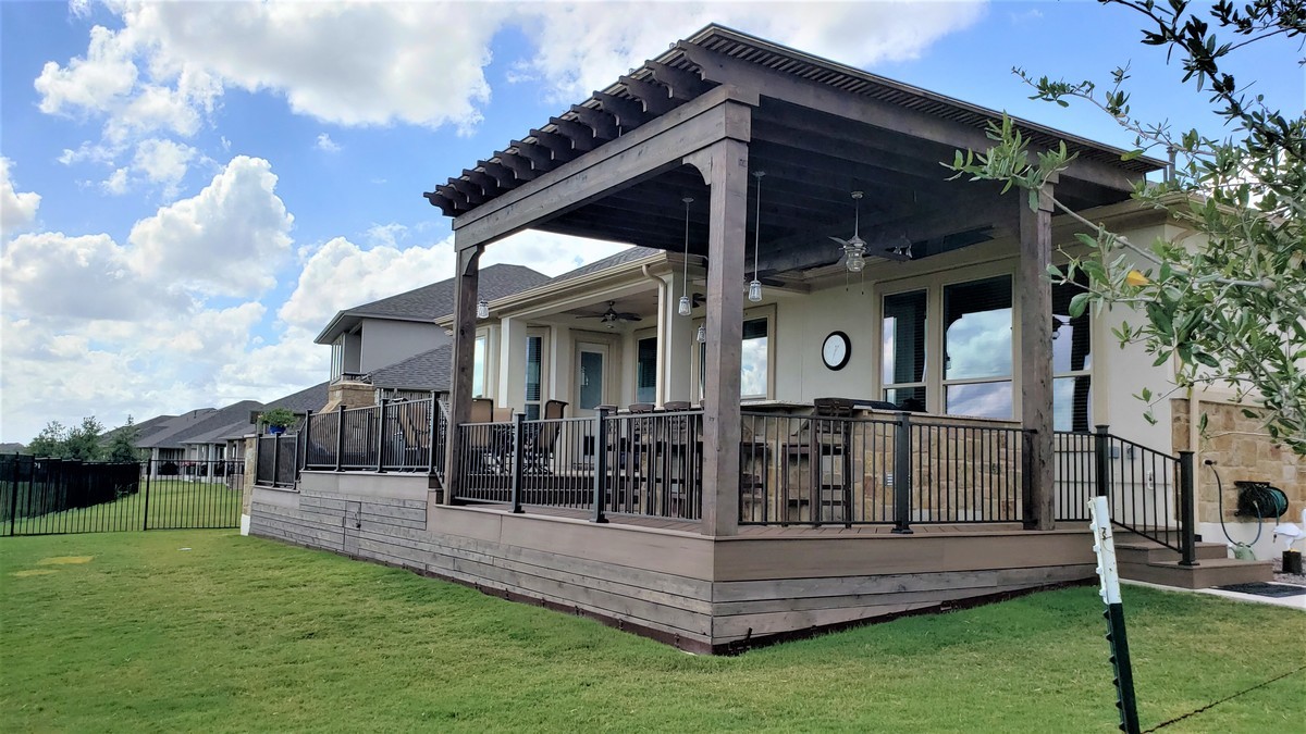 outdoor kitchen