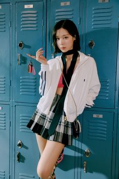 This contain an image of aespa member Winter posing in front of lockers