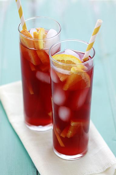 http://www.goodlifeeats.com/wp-content/uploads/2011/08/howtomakeicedtea-tangerineraspberryrecipe.jpg