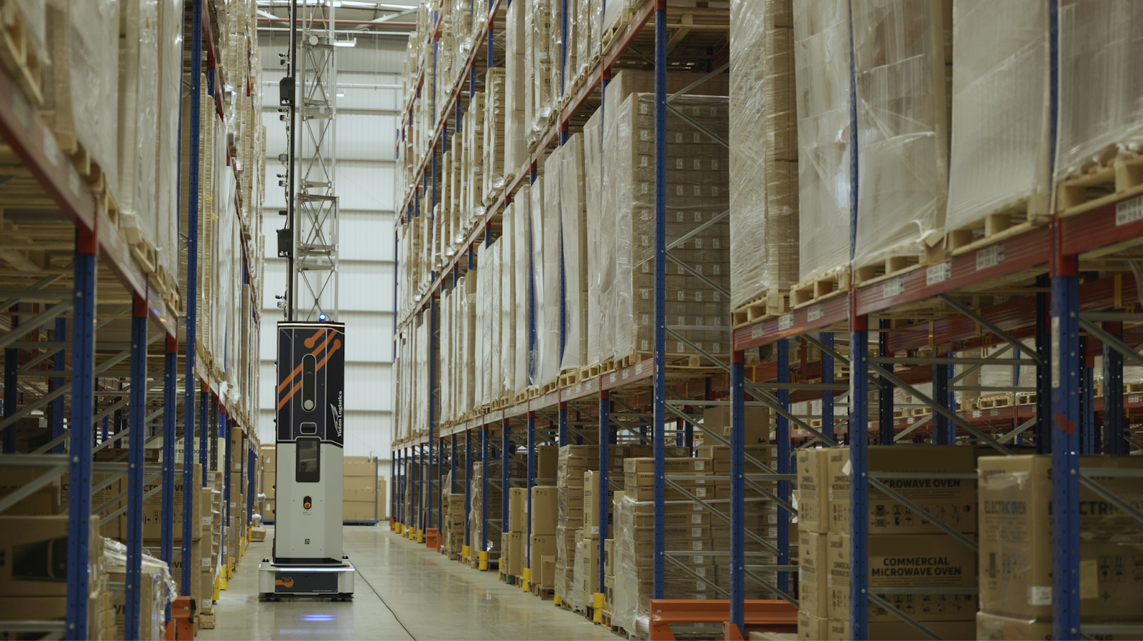 Why AI and robots are key to retaining warehouse talent