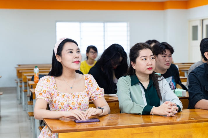 The English Faculty’s Students Enthusiastically Learn Teaching Skills 18