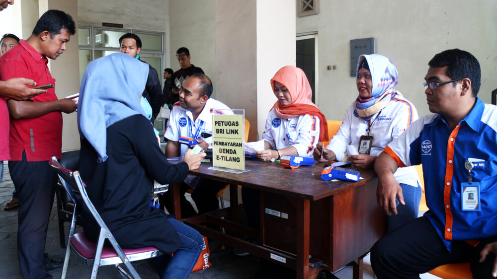 Berapa Denda Melanggar Lampu Merah dan Cara Menghindarinya