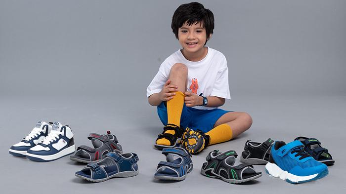 Hình ảnh so sánh 2 loại giày của trẻ em