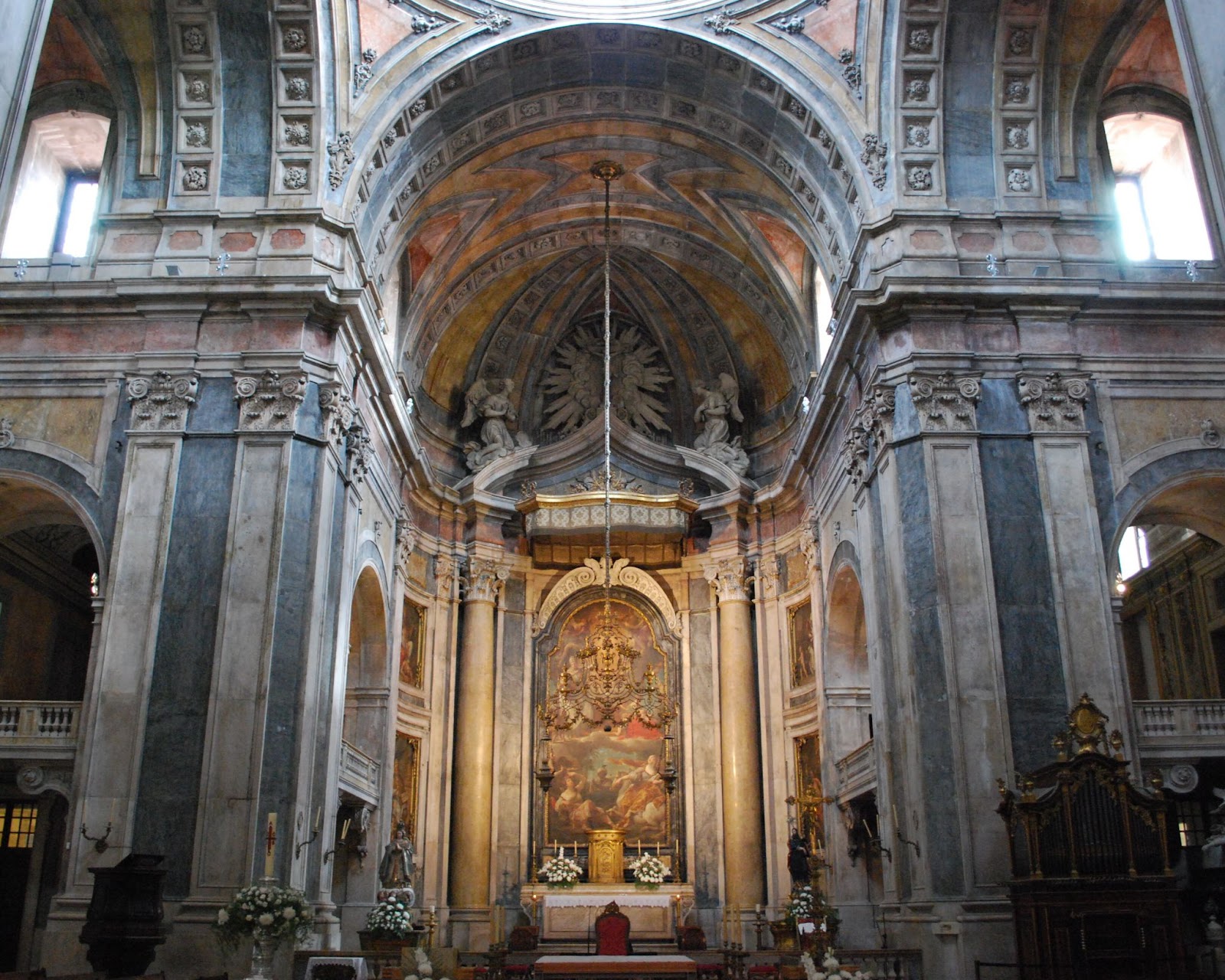 Interior of the Basilica da Estrela, featuring its ornate architecture and design.