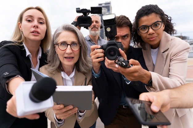 The News Business in the Era of Citizen Journalism