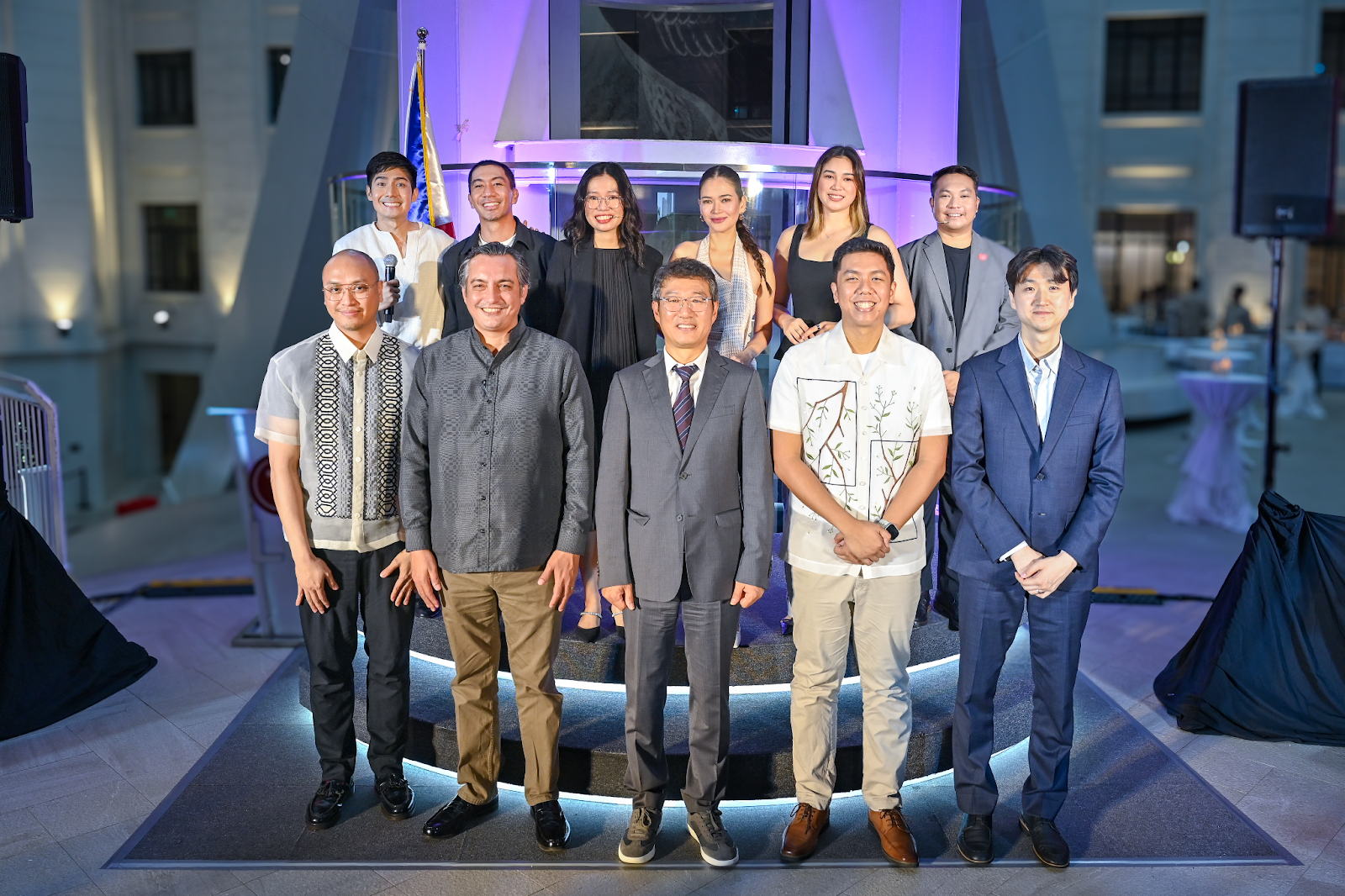 Celebrating 12 Years of OLED Excellence, LG Showcases “Fragments” by Isaiah Cacnio at the National Museum of Natural History