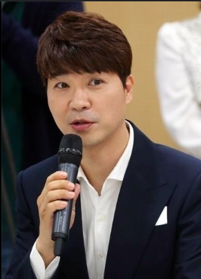 This contains an image of Park Soo Hong.