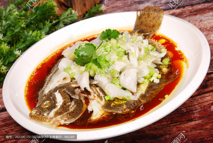 Phu Lang Nhỏ Yếu Đáng Thương Lại Là “Thùng Cơm”! - Chương 245: Cá mè hấp sốt dầu hành và cháo đậu ngọt