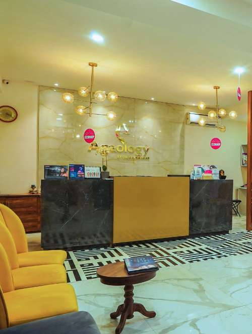 in this image the reception of Ageology skin care clinic is visible by https://ageology.in/