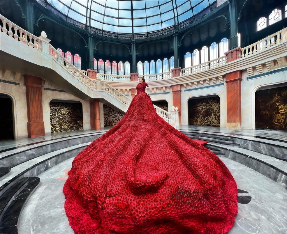 C:\Users\haht02\Desktop\Show BN_rz\Lehoihoahong_sunworldbanahills (6).jpg