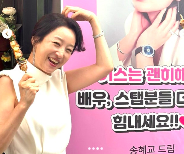 This contains an image of Nam Gi Ae's filming set