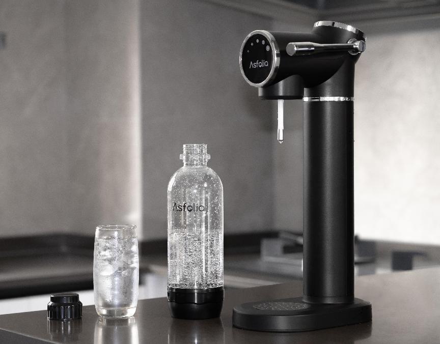 Black-LED-soda-maker-carbonator-plastic-bottle-ice-glass-on-the-dark-table