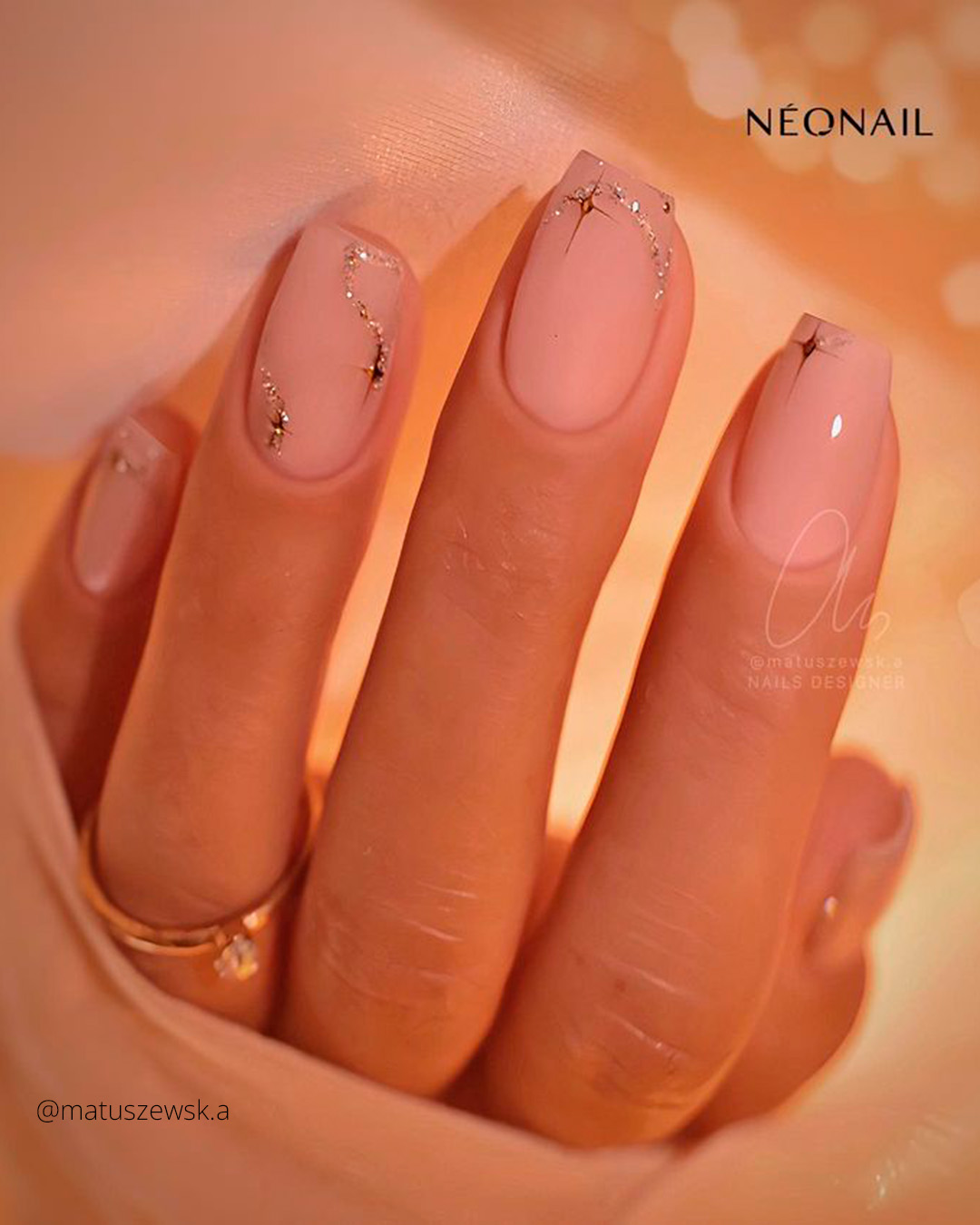 winter wedding nails pink simplw gentle sparkles matuszewsk.a