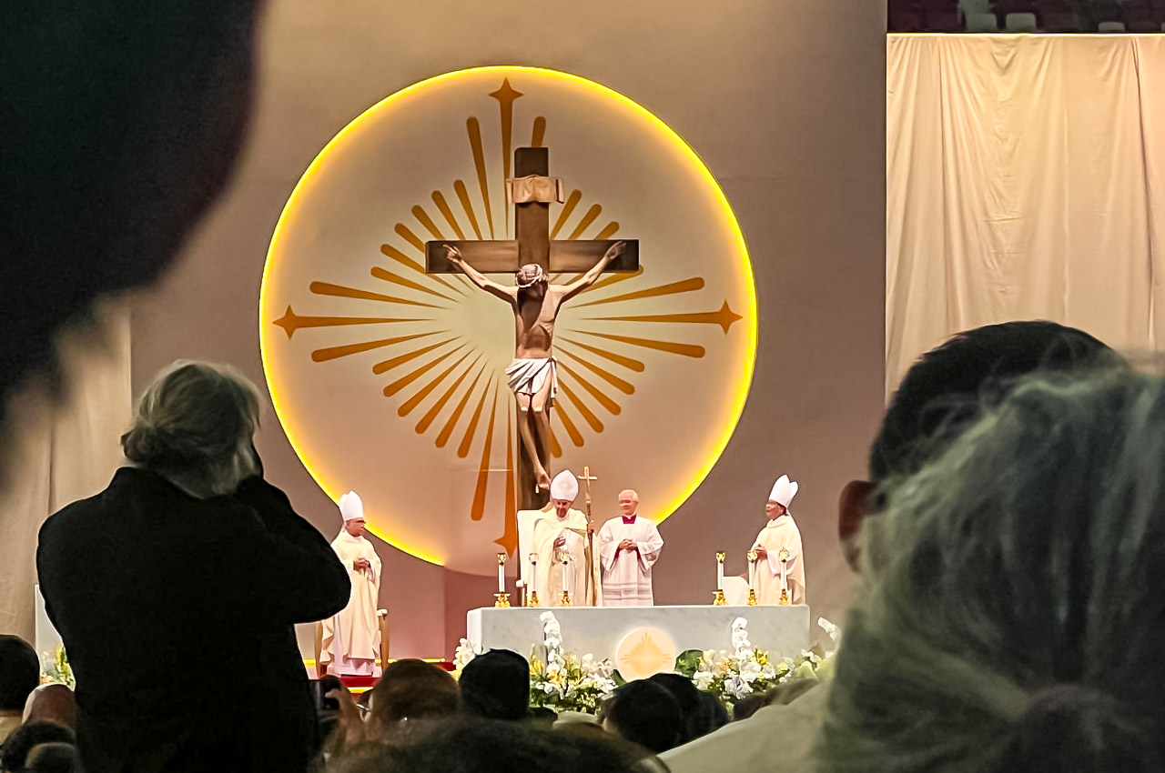 papal mass altar