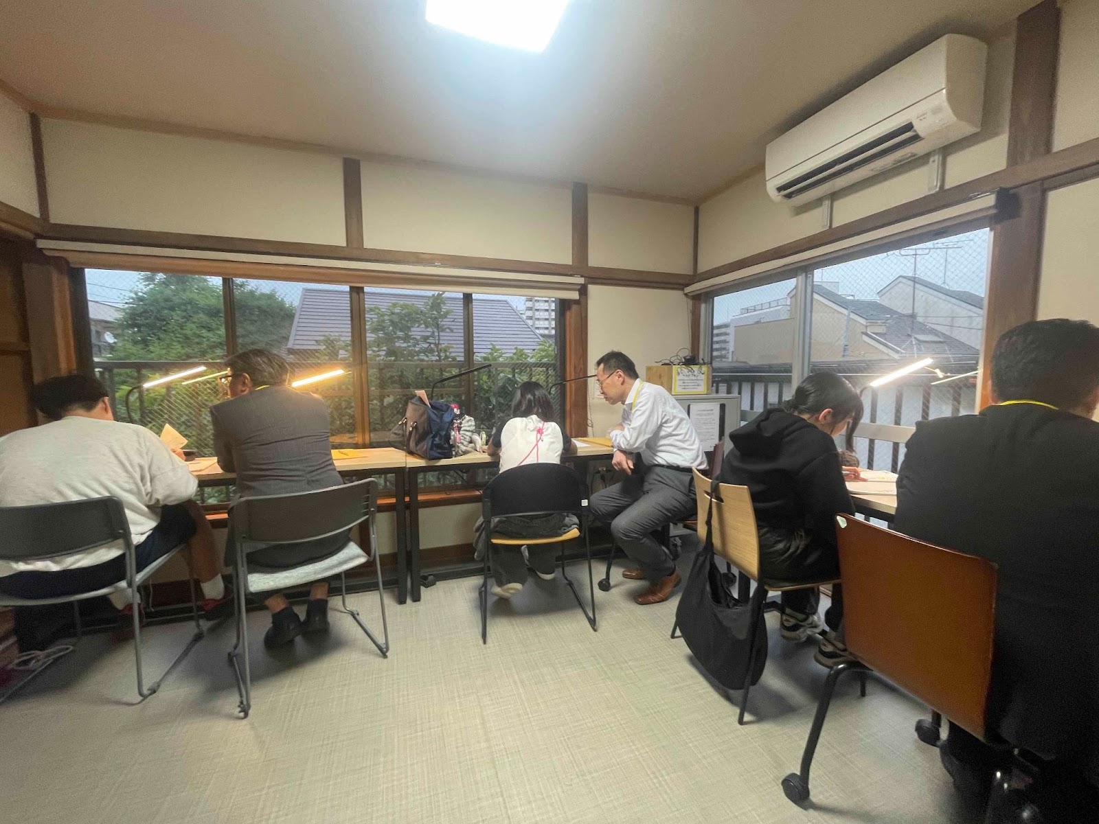 墨田区内にある学習会場で指導をする様子