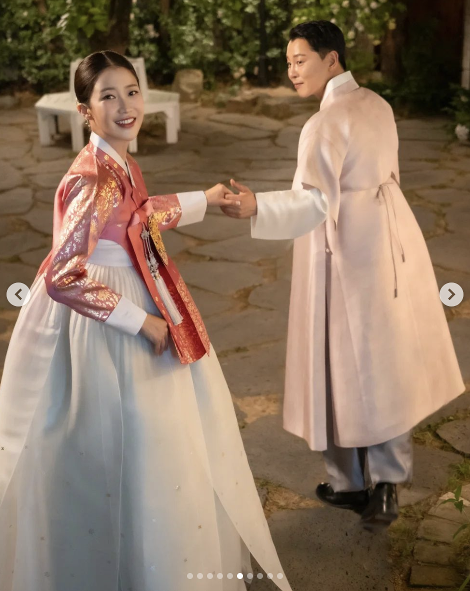 Seo Hae Won and her husband actor Kim Hyo Myung on their traditional attire